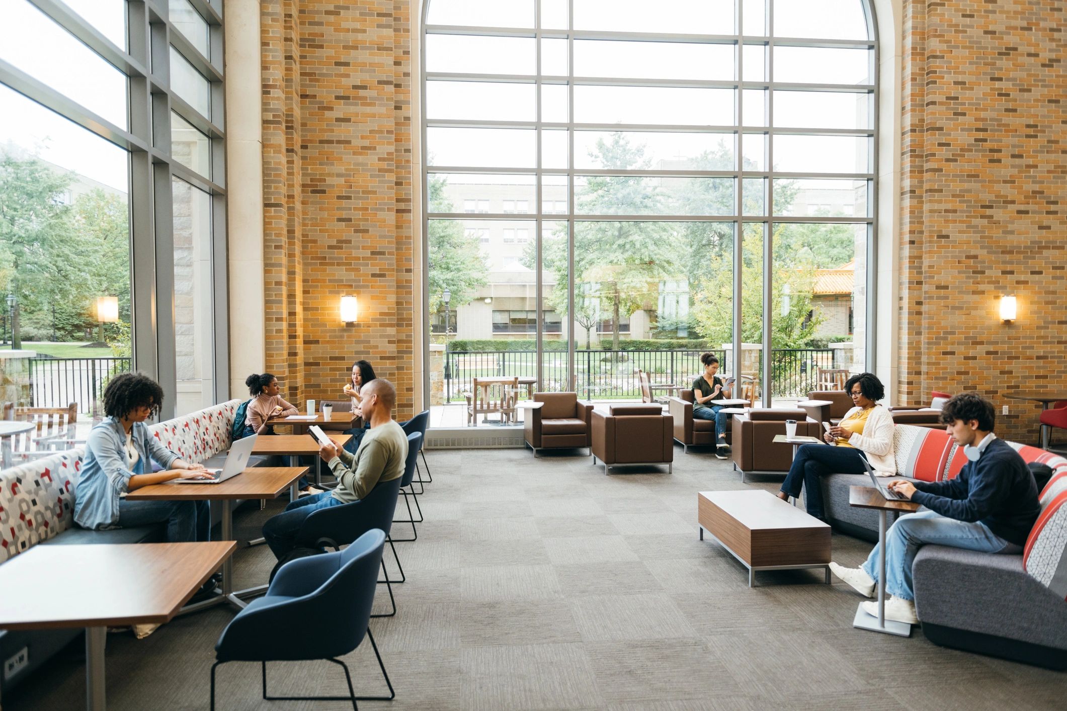 校园中的大学生
