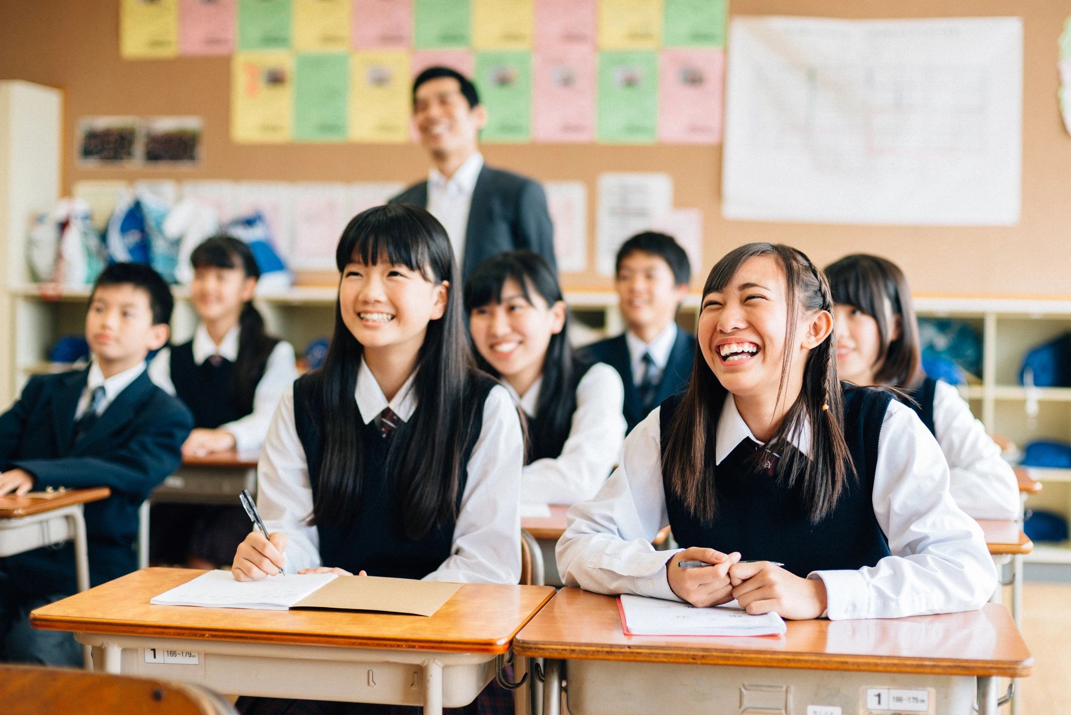 学生在课堂中积极参与